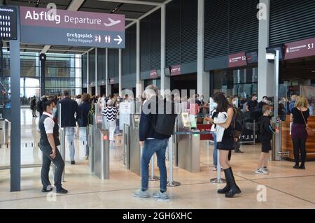 Départ - BER Berlin Brandenburg Airport, 5 septembre 2021. Banque D'Images