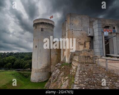 Falaise, France août 2021. Château de Dungeons (Château), falaise, Calvados, Normandie, France. Cette ville médiévale fut le lieu de naissance de William le Conq Banque D'Images