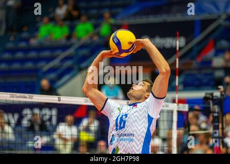 Ostrava, République tchèque. 03ème septembre 2021. Gregor Ropret (SLO) en action pendant le Championnat d'Europe de Volleyball 2021 hommes (CEV EuroVolley), B jeu de groupe: République Tchèque contre Slovénie, le 3 septembre 2021, à Ostrava, République Tchèque. Crédit : Vladimir Prycek/CTK photo/Alay Live News Banque D'Images