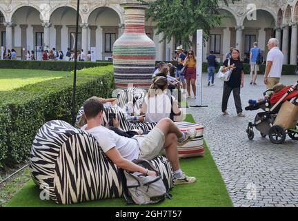 Les peuples de l'université d'Etat, à la semaine internationale du Design de Fuori Salone à Milan, Lombardie, Italie Banque D'Images