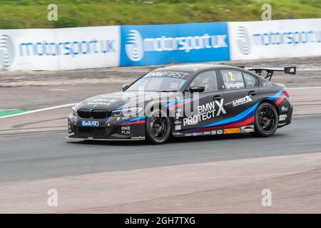 Colin Turkington dans une BMW 330i M lors de l'événement BTCC à Thruxton en août 2021 Banque D'Images