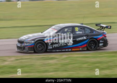 Stephen Jelley dans une BMW 330i M lors de l'événement BTCC à Thruxton en août 2021 Banque D'Images