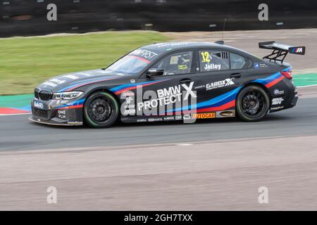 Stephen Jelley dans une BMW 330i M lors de l'événement BTCC à Thruxton en août 2021 Banque D'Images