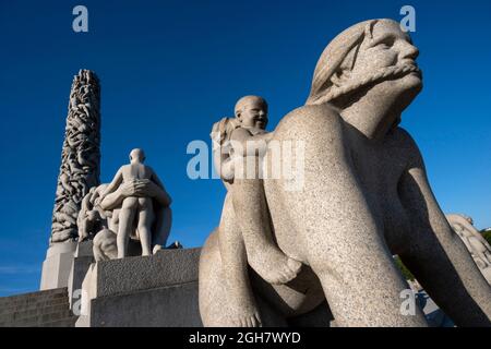 Statues du sculpteur norvégien Gustav Vigeland au parc Frogner à Oslo, Norvège Banque D'Images