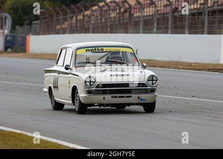 VAN LEENEN, Gerrit Jan et DU TOY VAN HEES, Bert avec Lotus Cortina lors de la course historique de Barcelone de la NKHTGT au circuit de Catalunya. Banque D'Images