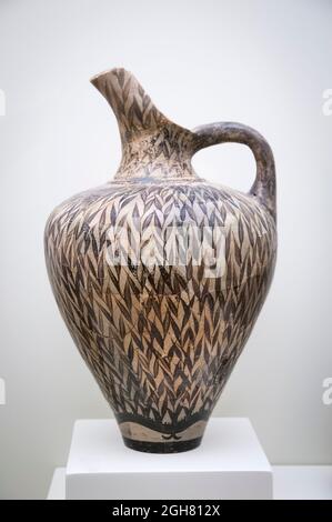 Carafe en argile Minoenne avec décoration florale de roseaux, de Phaistos, époque du nouveau palais tardif, 1450 av. J.-C. Musée archéologique d'Héraklion, Crète, Grèce. Banque D'Images