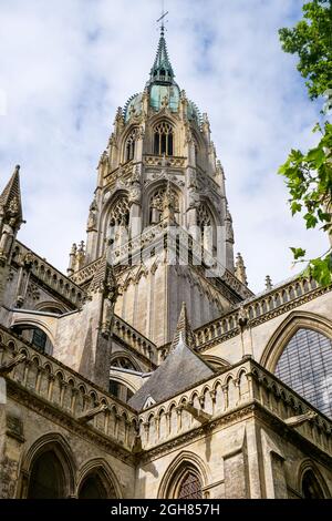 Cathédrale de Bayeux vue de la place de la liberté, Bayeux, Calvados, région normande, Nord-Ouest de la France Banque D'Images