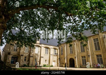 Cathédrale de Bayeux vue de la place de la liberté, Bayeux, Calvados, région normande, Nord-Ouest de la France Banque D'Images