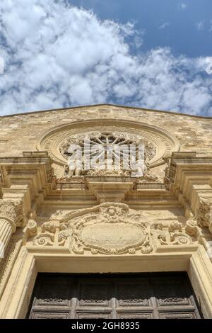 Façade de la cathédrale d'Otranto dédiée à l'Annonciation de la Vierge Marie. Salento, Puglia, Italie Banque D'Images