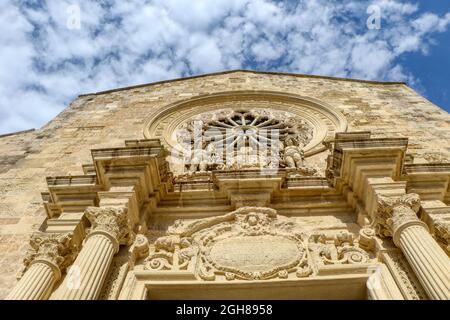 Façade de la cathédrale d'Otranto dédiée à l'Annonciation de la Vierge Marie. Salento, Puglia, Italie Banque D'Images