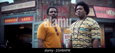 LESLIE ODOM JR ET GERMAR TERRELL GARDNER DANS THE MANY SAINTS OF NEWARK (2021), DIRIGÉ PAR ALAN TAYLOR. Crédit : New Line Cinema / Warner Bros. / Album Banque D'Images