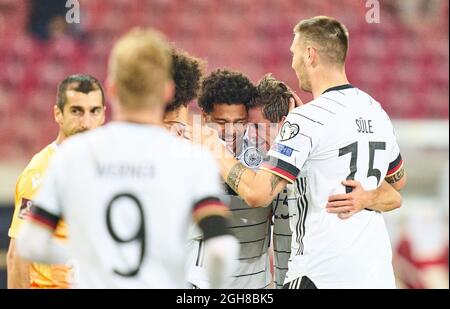 Stuttgart, Allemagne. Le 05septembre 2021. Jonas Hofmann, DFB 23 célèbre son but, heureux, rire, célébration, 5-0 avec Serge Gnadry, DFB 10 Niklas Süle, Suele, DFB 15 dans le match ALLEMAGNE - ARMÉNIE 6-0 qualification pour les Championnats du monde 2022, WM Quali, saison 2021/2022, 5 sept. 2021 à Stuttgart, Allemagne. (Armenien) crédit: Peter Schatz/Alay Live News Banque D'Images