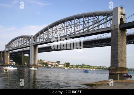 brunels célèbre pont royal albert au-dessus de la rivière tamer à plymouth devon Banque D'Images