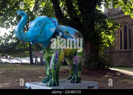 Un éléphant décoré dans le cadre de la Grande Parade dans le centre-ville de Worcester, Royaume-Uni. 2021. Banque D'Images