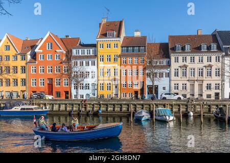 Petits bateaux dans le canal de Christianshavns, Copenhague, Danemark Banque D'Images