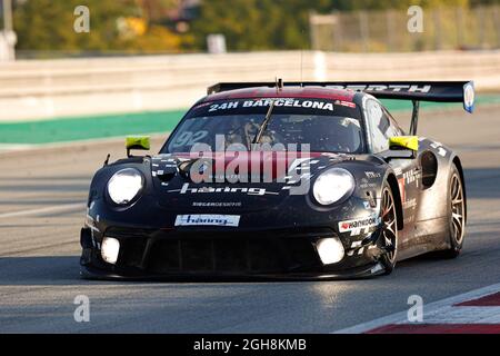 Pilotes : Jurgen Haring, Bobby Gonzales, Wolfgang Triller et Marco Seefried de Herberth Motorsport avec Porsche 911 GT3 R (991 II) pendant la course HANKOOK 24H BARCELONA 2021 sur le circuit de Catalunya. Banque D'Images