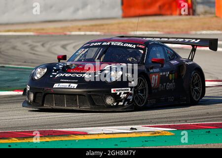 Pilotes : Daniel Allemann, Ralf Bohn, Alfred Renauer et Robert Renauer de Herberth Motorsport avec Porsche 911 GT3 R (991 II) pendant la course HANKOOK 24H BARCELONA 2021 sur le circuit de Catalunya. Banque D'Images