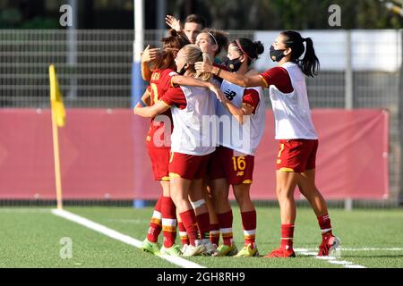 Trigoria, Italie. 04e septembre 2021. Célébrations pendant la série Un match entre AS ROMA et ASD NAPOLI FEMMINILE au stadio Agostino Di Bartolomei Trigoria le 4 septembre 2021 à Trigoria, Italie. (Photo de Domenico Cippitelli/Pacific Press) Credit: Pacific Press Media production Corp./Alay Live News Banque D'Images