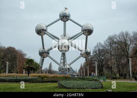 L'Atomium structure à Bruxelles, Belgique, le 7 décembre 2014. L'Atomium est un bâtiment de 102m de haut, construit à l'origine pour l'Expo 58 Banque D'Images