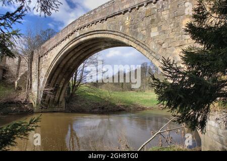 Pont et rivière Twizel Till, Northumberland Banque D'Images