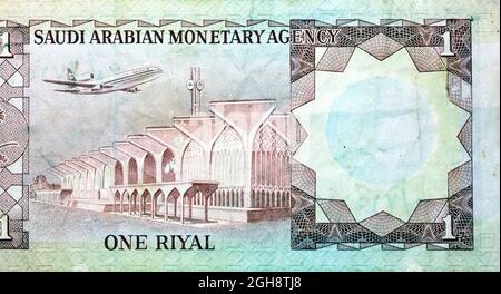 Revers de 1 une monnaie de billet de banque saoudienne riyal émise en 1961 avec Lockheed prototype Callsign, Saudia Airlines au-dessus de l'aéroport de Dhahran, premier Wide-bod Banque D'Images