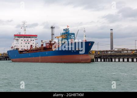 Le navire-citerne Patagonia, le pétrolier Chemical Oil Products Tanker, a été amarré le long de la raffinerie de pétrole Fawley sur Southampton Water, Hampshire, Royaume-Uni Banque D'Images