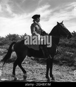 LAURENCE OLIVIER en tant que capitaine MacHeath sur son cheval dans LE BEGGAR'S OPERA 1953 réalisateur PETER BROOK libretto John gay écrivains Denis Cannan et Christopher Fry musique Arthur Bliss costume design Georges Wakhevitch Herbert Wilcox Productions / British Lion film Corporation Banque D'Images