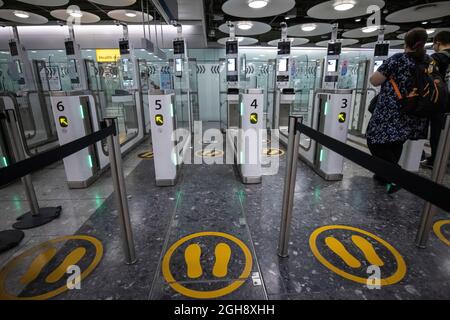 Entrée de la frontière au Royaume-Uni au terminal 2 de Heathrow, Angleterre, Londres, Royaume-Uni Banque D'Images