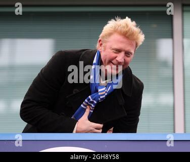 Boris Becker suit de la foule pendant le match entre Chelsea et Leicester City, FA Cup Quarter final parrainé par Budweiser, à Stamford Bridge, Londres, le 18 mars 2012. Banque D'Images