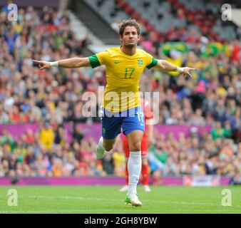 Alexandre Pato, Brésil, célèbre le score. Brésil v Bélarus lors du match olympique du groupe C 2012 à Old Trafford, Manchester, Royaume-Uni, le 29 juillet 2012. Banque D'Images