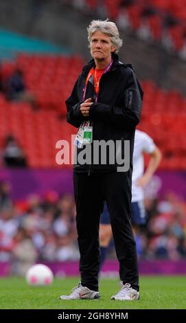 Entraîneur-chef des États-Unis, Pia Sundhage de Suède.Canada contre le match semi-final des femmes des Jeux olympiques de 2012 à Old Trafford, Manchester, Royaume-Uni, le 6 août 2012. Banque D'Images