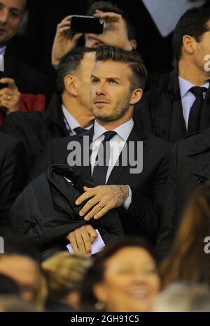 David Beckham, de New Paris Saint Germain, prend place dans les tribunes avant de se lancer lors du premier tour de la Ligue des champions de l'UEFA entre Valence et Paris St Germain au stade Mestalla de Valence, Espagne, le 12 février 2013. Banque D'Images