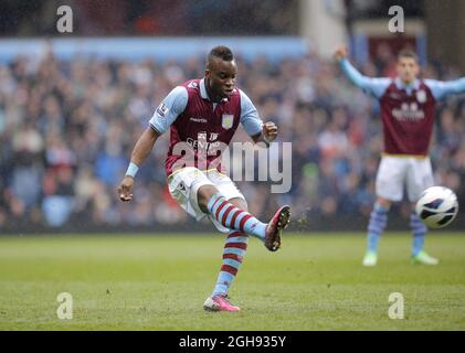 Yacouba Sylla de Aston Villa en action lors du match de la Barclays Premier League entre Aston Villa et Fulham qui s'est tenu à Villa Park à Birmingham, Royaume-Uni, le 13 avril 2013. Photo de: Malcolm Couzens Banque D'Images