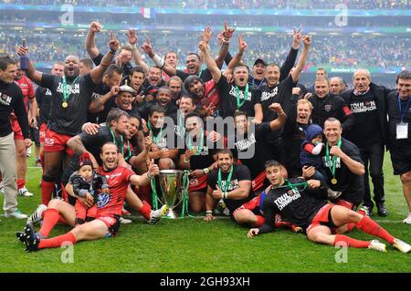 Toulon célèbre la victoire de la coupe Heineken 2013 lors de la coupe Heineken, finale du match entre ASM Clermont Auvergne et RC Toulonnais au stade Aviva de Dublin, Irlande, le 18 mai 2013. Photo Simon Bellis Banque D'Images