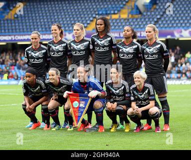 Groupe d'équipes de Lyon lors du match final de la Ligue des champions des femmes de l'UEFA entre le VfL Wolfsburg et l'Olympique Lyonnais au Stamford Bridge à Londres, Royaume-Uni, le 23 mai 2013. Banque D'Images