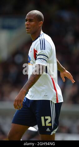 Zat Knight of Bolton Wanderers lors du match de championnat Sky Bet entre Burnley et Bolton Wanderers au stade Turf Moor, Burnley, Royaume-Uni, le 3 août 2013. Banque D'Images