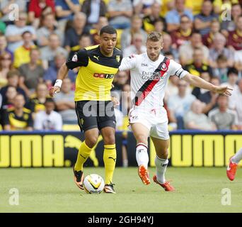 Le Troy Deeney de Watford se trouve aux côtés de Simon Francis de Bournemouth lors du match de championnat Sky Bet entre Watford et AFC Bournemouth qui s'est tenu à Vicarage Road à Watford, au Royaume-Uni, le 10 août 2013. Photo de: David Klein Banque D'Images