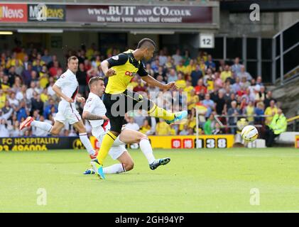 Lewis McGugan de Watford marquant son quatrième but lors du match de championnat Sky Bet entre Watford et AFC Bournemouth qui s'est tenu à Vicarage Road à Watford, au Royaume-Uni, le 10 août 2013. Photo de: David Klein Banque D'Images