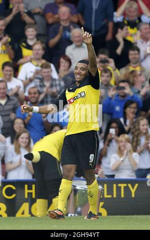 Troy Deeney, de Watford, célèbre son harrick lors du match de championnat Sky Bet entre Watford et AFC Bournemouth qui s'est tenu à Vicarage Road à Watford, au Royaume-Uni, le 10 août 2013. Photo de: David Klein Banque D'Images