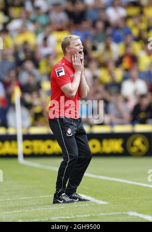 Eddie Howe, de Bournemouth, regarde pendant le match de championnat Sky Bet entre Watford et AFC Bournemouth qui s'est tenu à Vicarage Road à Watford, au Royaume-Uni, le 10 août 2013. Photo de: David Klein Banque D'Images