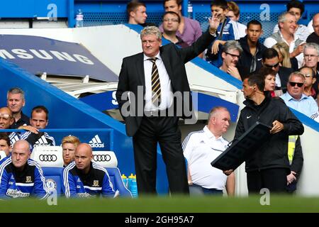 Steve Bruce, directeur de Hull City, lors du match de la Barclays Premier League entre Chelsea et Hull City Tigers au Stamford Bridge à Londres, le 18 août 2013. Banque D'Images