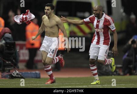 Oussama Assaidi célèbre le but gagnant de Stoke City lors de la Barclays Premier League entre Stoke City et Chelsea au Britannia Stadium Stoke, Royaume-Uni, le 7 décembre 2013. Malcolm Couzens. Banque D'Images