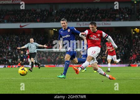 Nacho Monreal d'Arsenal tire sur un tir lors du match de la Barclays Premier League entre Arsenal et Cardiff City au stade Emirates de Londres, en Grande-Bretagne, le 1er janvier 2014. Banque D'Images