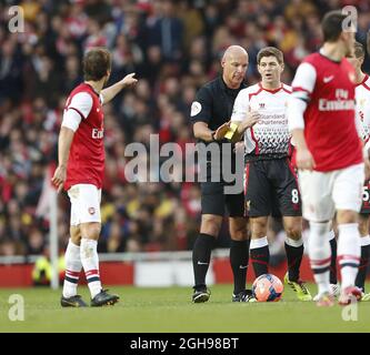 Mathieu Flamini d'Arsenal a des mots avec Steven Gerrard de Liverpool lors de la coupe FA entre Arsenal et Liverpool au stade Emirates de Londres, en Angleterre, le 16 février 2014. David KleinLandov Banque D'Images