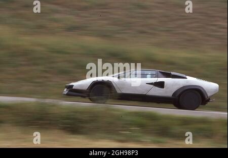 1988 Lamborghini Countach Evoluzione (fibre de carbone) prototype conduite à l'essai près de l'usine à Sant'Agata Bolognese Italie Banque D'Images