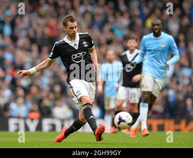 Morgan Schneiderlin, de Southampton, en action lors du match de la Barclays Premier League entre Manchester City et Southampton, qui s'est tenu au Etihad Stadium de Manchester, en Angleterre, le 5 avril 2014. Banque D'Images