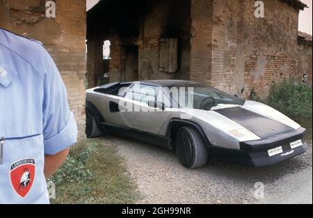 1988 Lamborghini Countach Evoluzione (fibre de carbone) prototype conduite à l'essai près de l'usine à Sant'Agata Bolognese Italie Banque D'Images