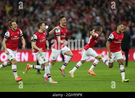 Les joueurs d'Arsenal célèbrent la victoire du coup de sifflet final lors du match demi-finale de la FA Cup entre Arsenal et Wigan Athletic au stade Wembley à Londres, en Angleterre, le 12 avril 2014. Photo David Klein Banque D'Images