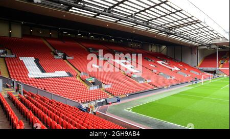 Le Liverpool Kop avant le match contre Newcastle lors du match de la Barclays Premier League entre Liverpool et Newcastle United à Anfield à Liverpool, Royaume-Uni, le 11 mai 2014. Photo Simon Bellis. Banque D'Images