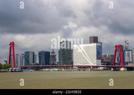 Pont Willems, au-dessus de la rivière Maas, Rotterdam, pays-Bas Banque D'Images